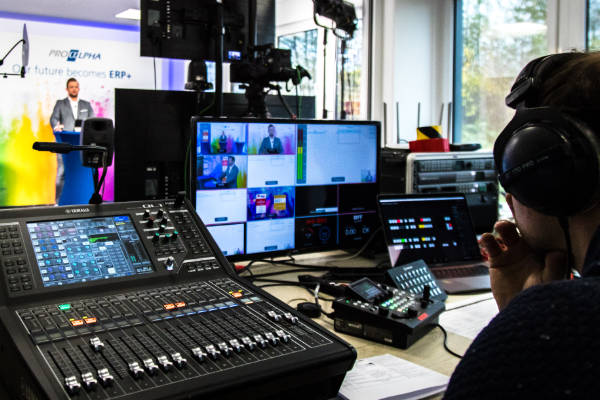 Videostudio & Streaming Agentur Karlsruhe, Studio-Streaming Webinare, Studio-Streaming Online Events